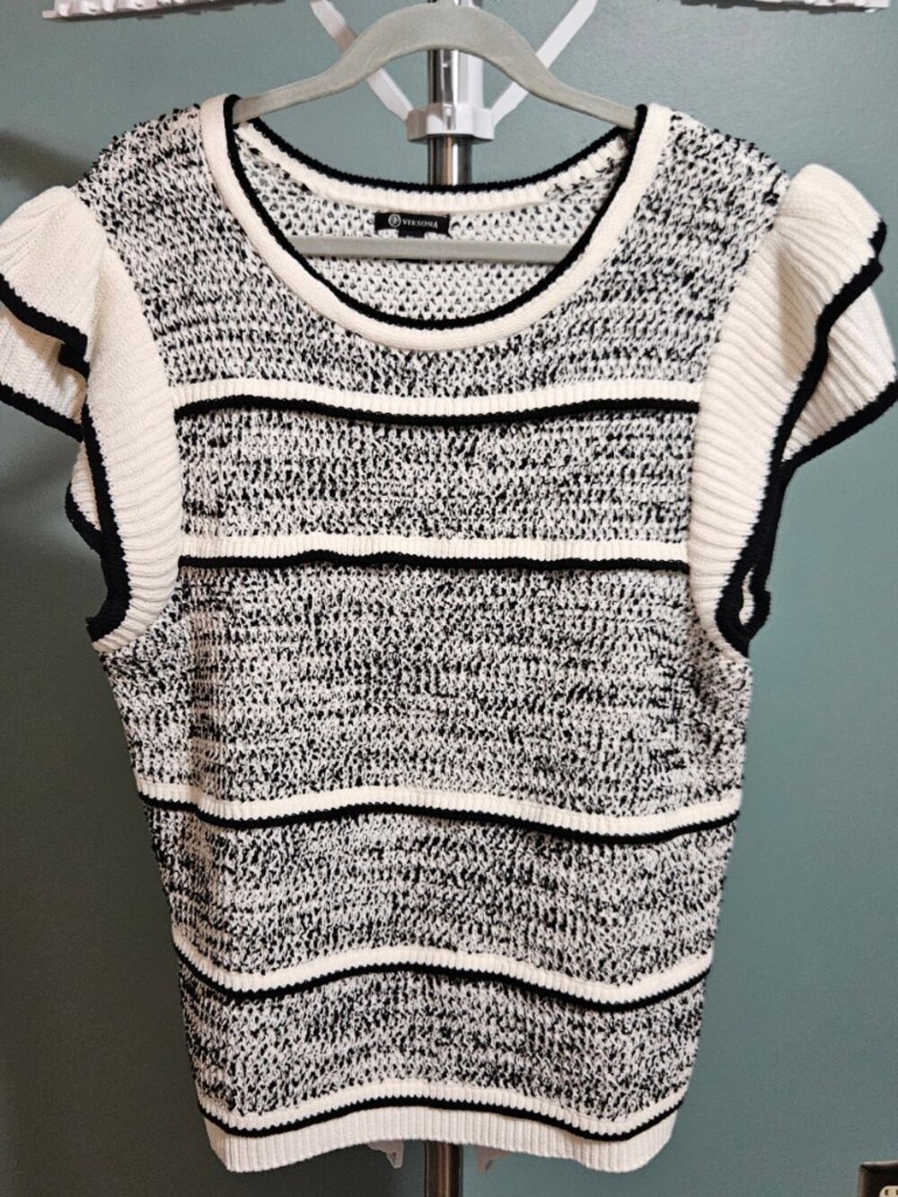 Versona Flutter Sleeve Off-White & Black Sweater - Picture 2 of 6